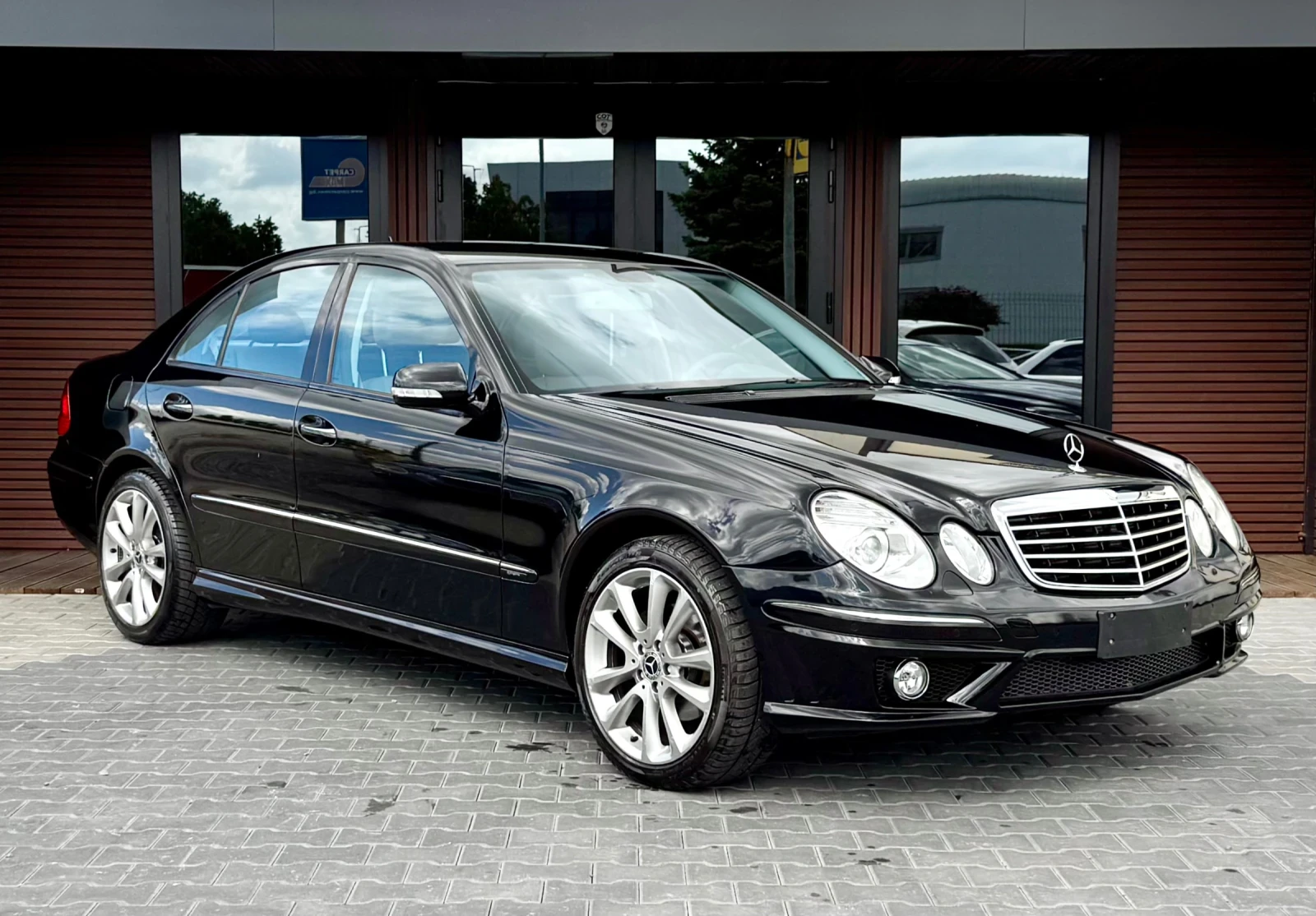 Mercedes-Benz E 320 AMG* 4Matic* Avantgarde* EVO, снимка 3 - Автомобили и джипове - 54537183