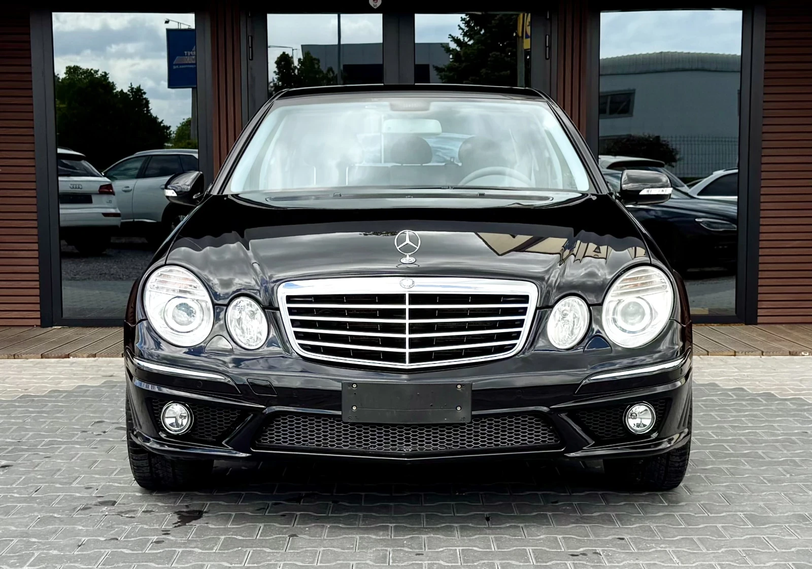 Mercedes-Benz E 320 AMG* 4Matic* Avantgarde* EVO, снимка 2 - Автомобили и джипове - 54537183