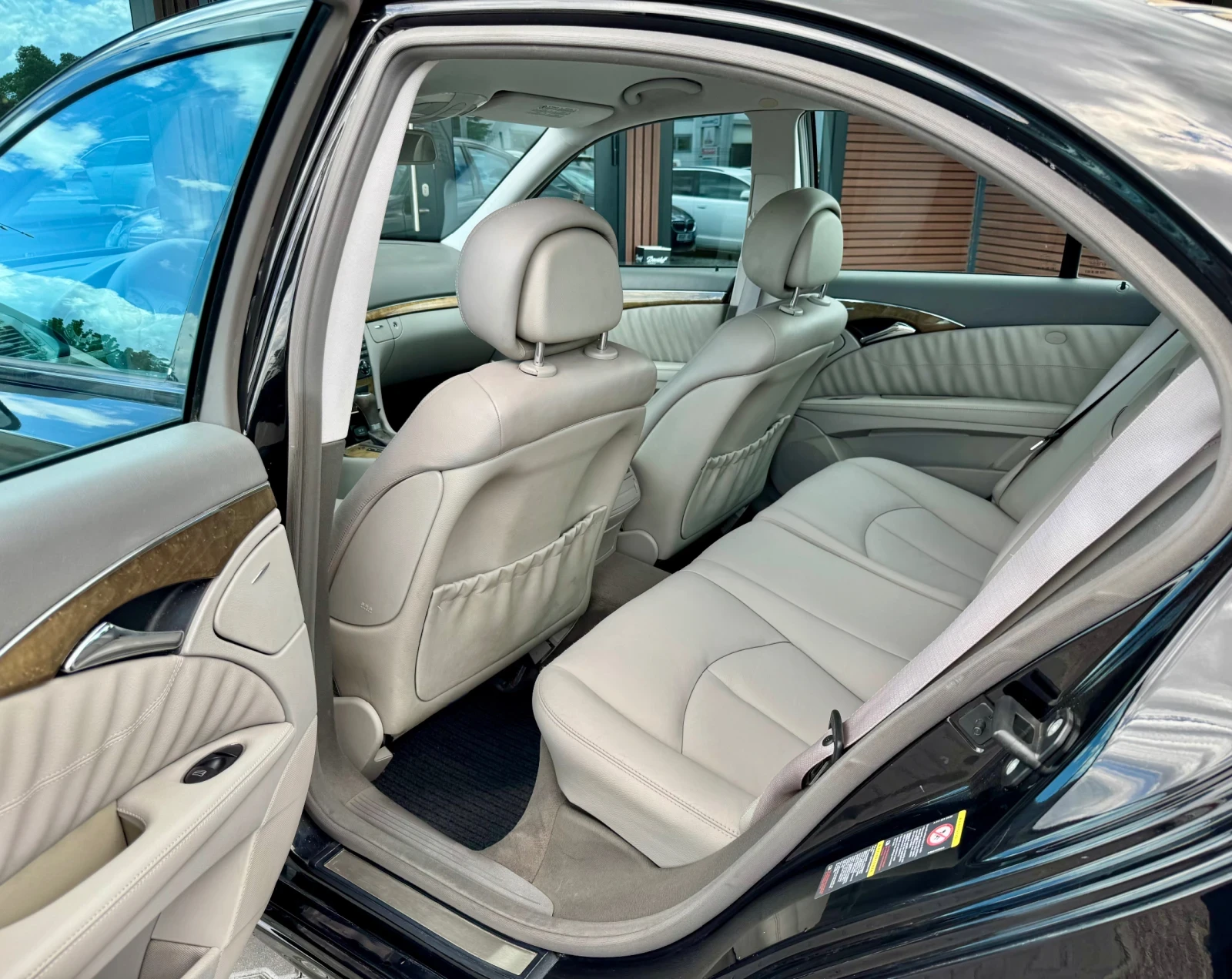 Mercedes-Benz E 320 AMG* 4Matic* Avantgarde* EVO, снимка 9 - Автомобили и джипове - 54537183