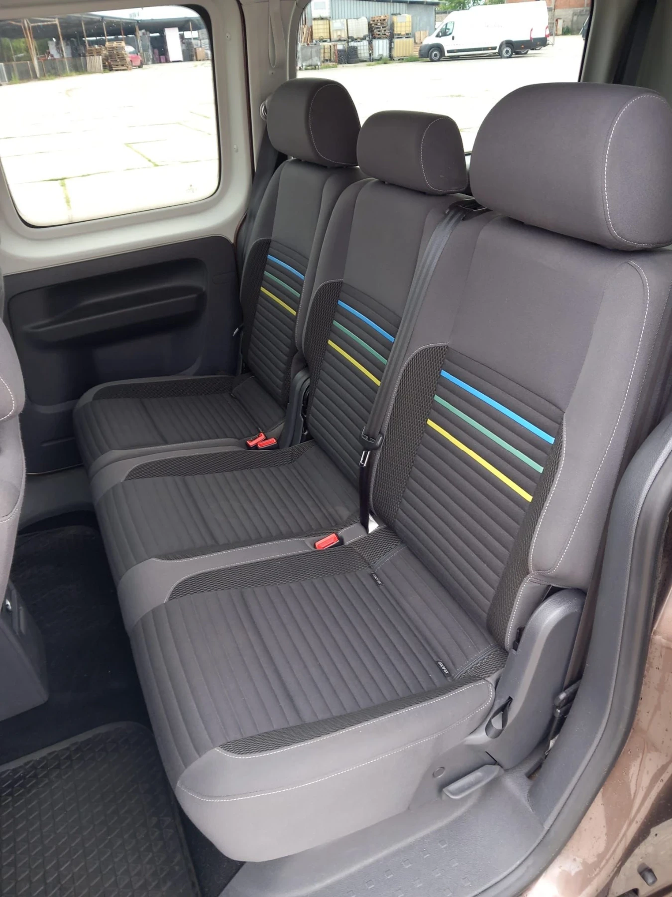 VW Caddy 2.0 TDI Германия 7 местен Топ състояние Webasto, снимка 11 - Автомобили и джипове - 54858280