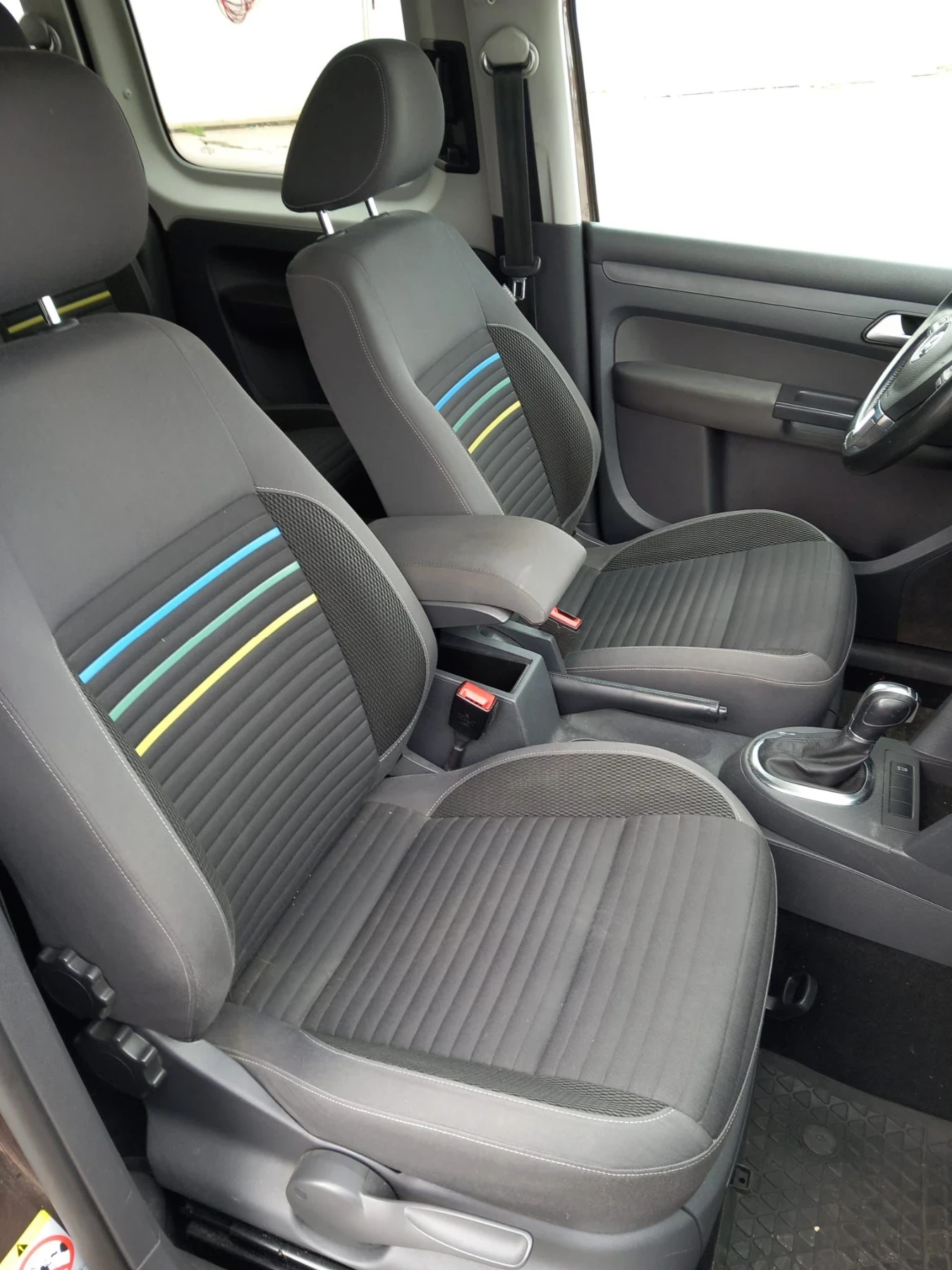 VW Caddy 2.0 TDI Германия 7 местен Топ състояние Webasto, снимка 10 - Автомобили и джипове - 54858280