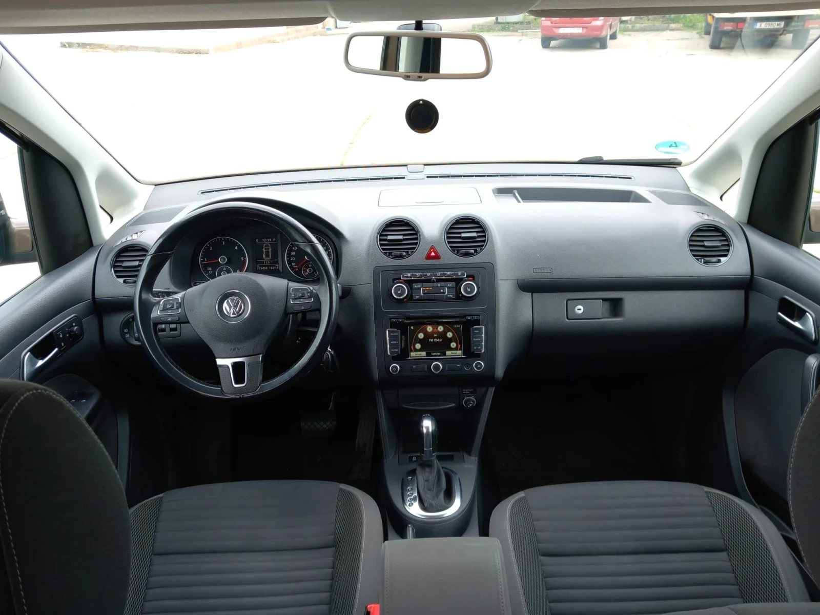 VW Caddy 2.0 TDI Германия 7 местен Топ състояние Webasto, снимка 8 - Автомобили и джипове - 54858280
