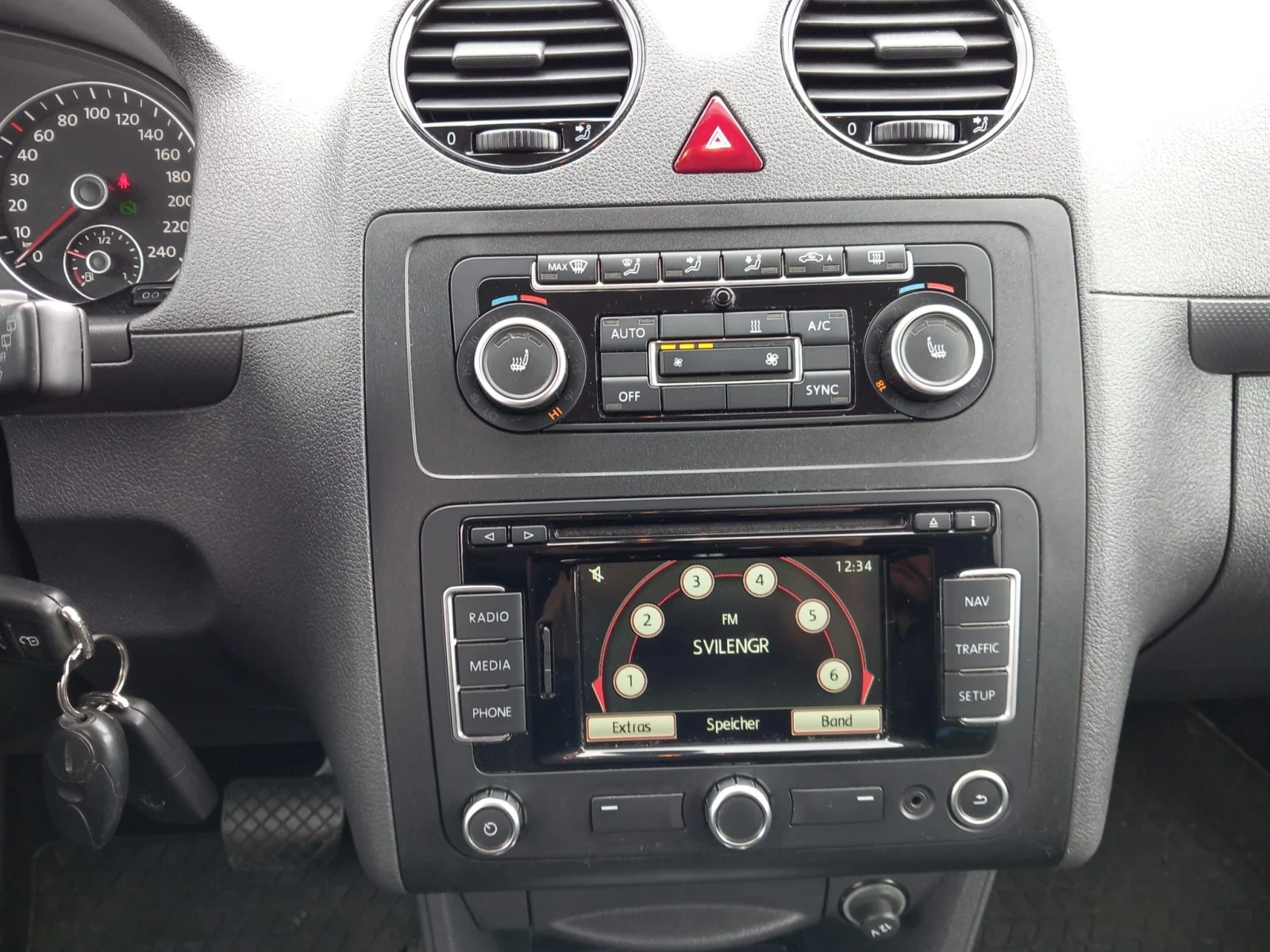 VW Caddy 2.0 TDI Германия 7 местен Топ състояние Webasto, снимка 9 - Автомобили и джипове - 54858280