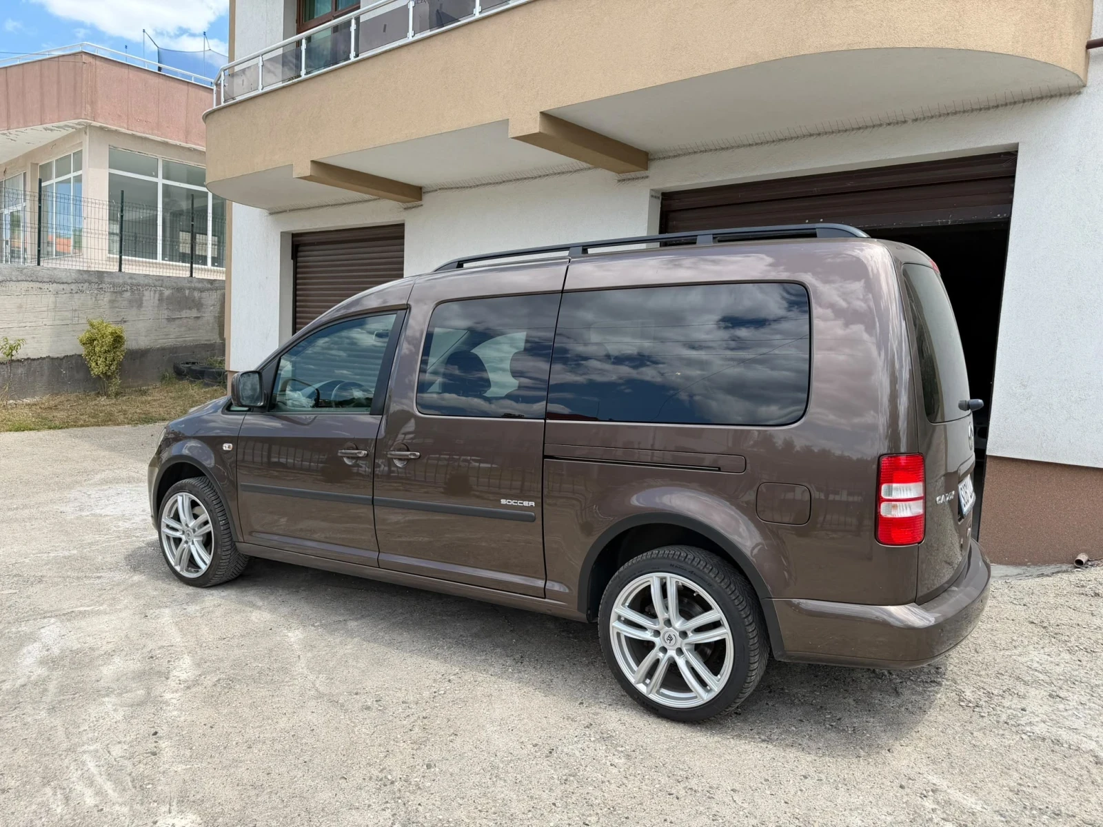 VW Caddy 2.0 TDI Германия 7 местен Топ състояние Webasto, снимка 2 - Автомобили и джипове - 55335736
