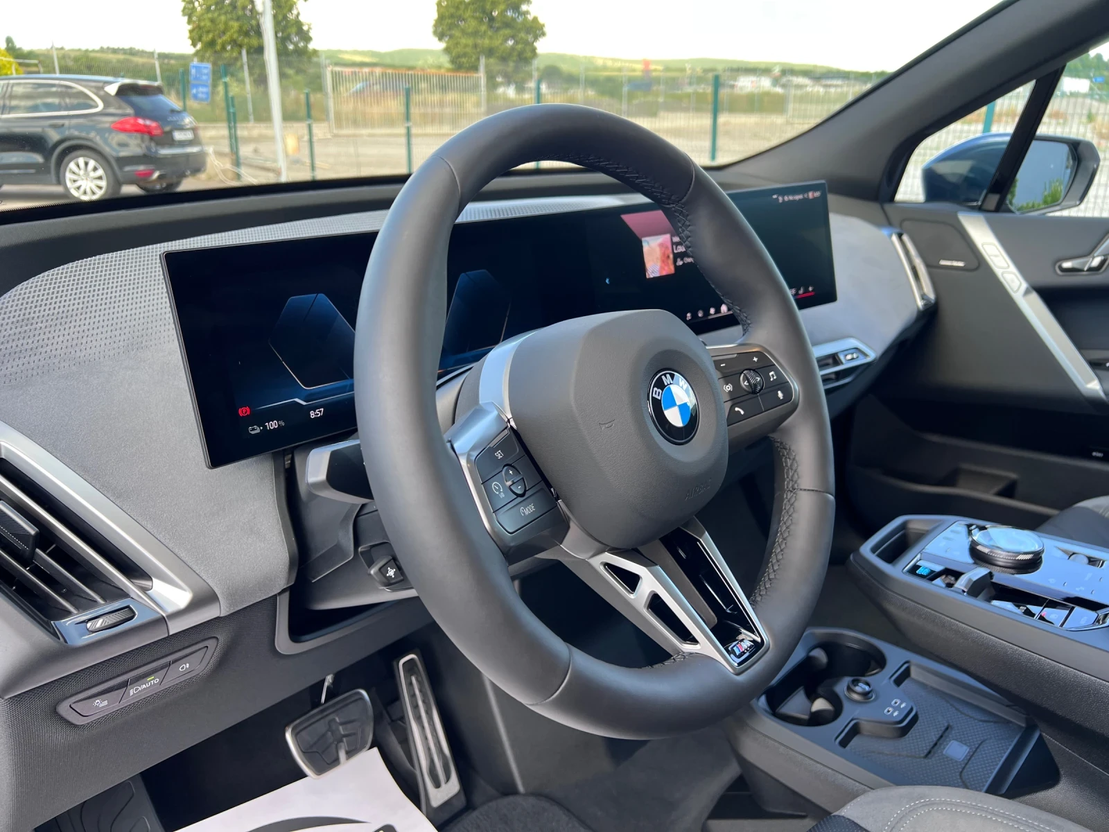 BMW iX * X-Drive* 60* M Sport Pro* , снимка 9 - Автомобили и джипове - 54977223