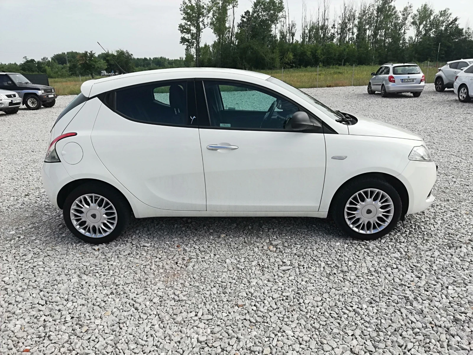 Lancia Ypsilon 1.2i kli italia, снимка 7 - Автомобили и джипове - 55008879