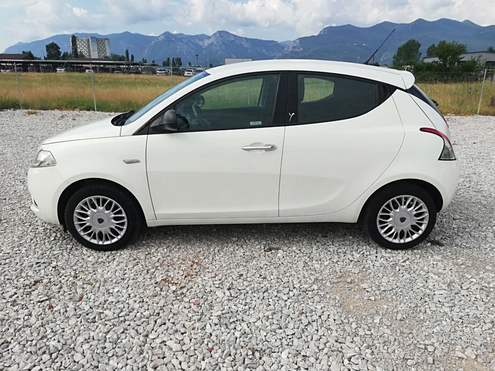 Lancia Ypsilon 1.2i kli italia, снимка 3 - Автомобили и джипове - 55008879