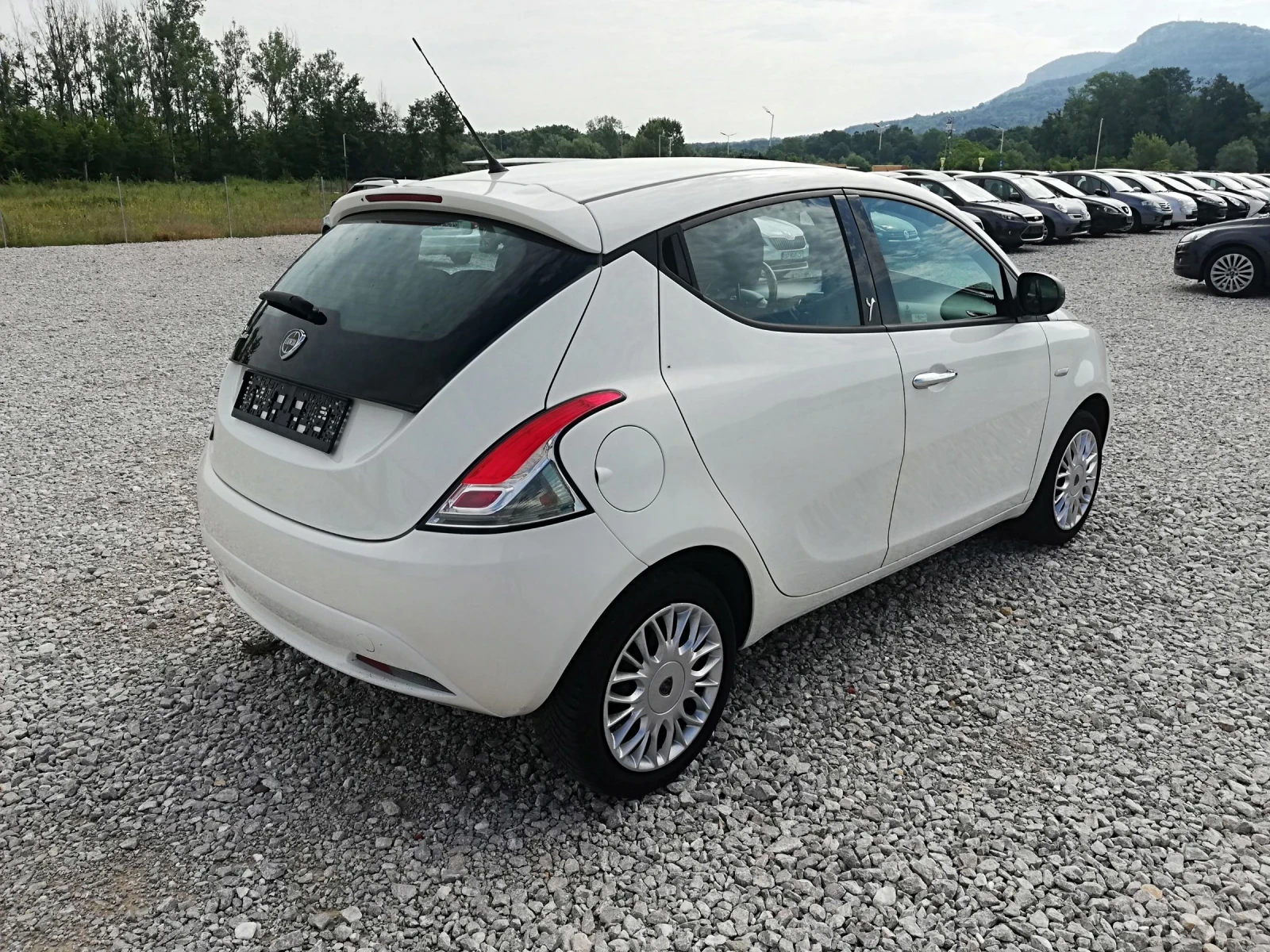 Lancia Ypsilon 1.2i kli italia, снимка 6 - Автомобили и джипове - 55008879