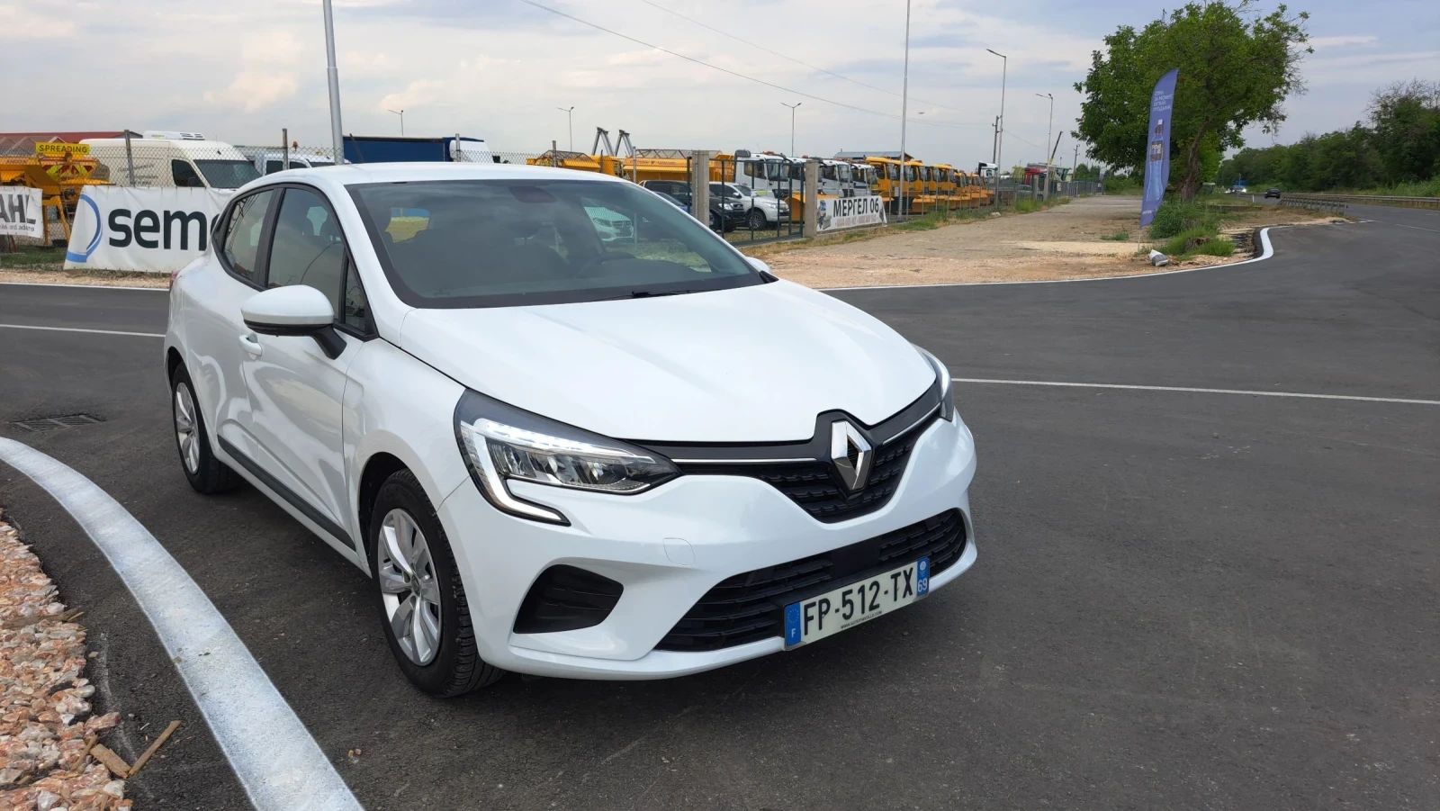 Renault Clio 1.5 BLUE HDI, снимка 8 - Автомобили и джипове - 55477407