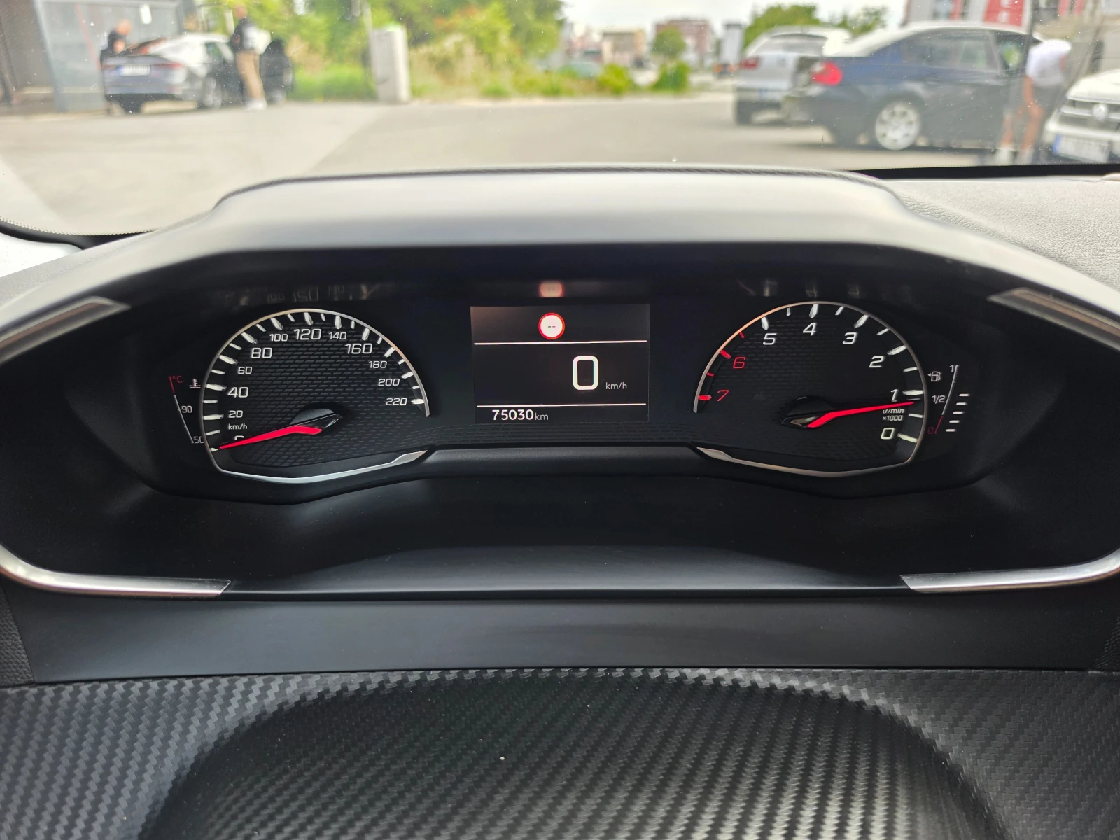 Peugeot 208, снимка 11 - Автомобили и джипове - 56434494
