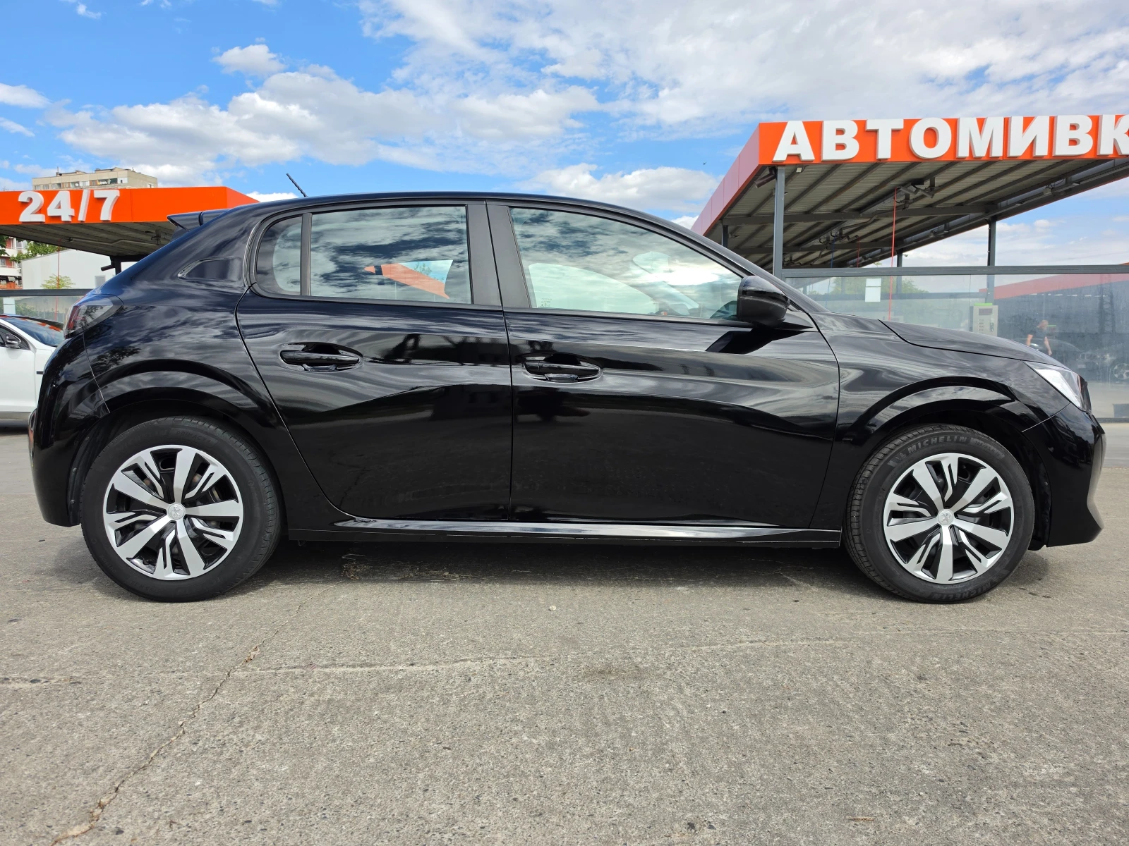 Peugeot 208, снимка 8 - Автомобили и джипове - 56434494