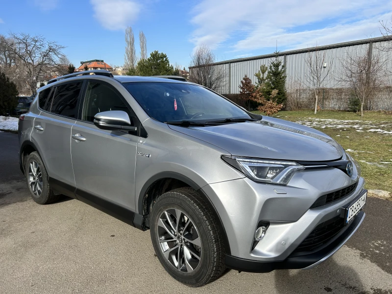 Toyota Rav4 XLE Hybrid, снимка 7 - Автомобили и джипове - 48813942