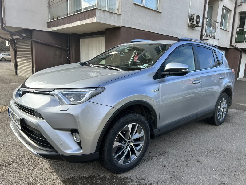 Toyota Rav4 XLE Hybrid, снимка 6 - Автомобили и джипове - 48813942