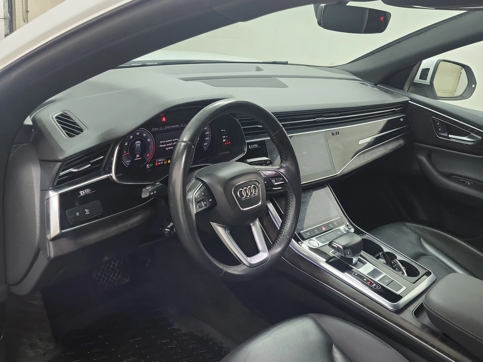 Audi Q8 55 TFSI Technik S LINE - изображение 8
