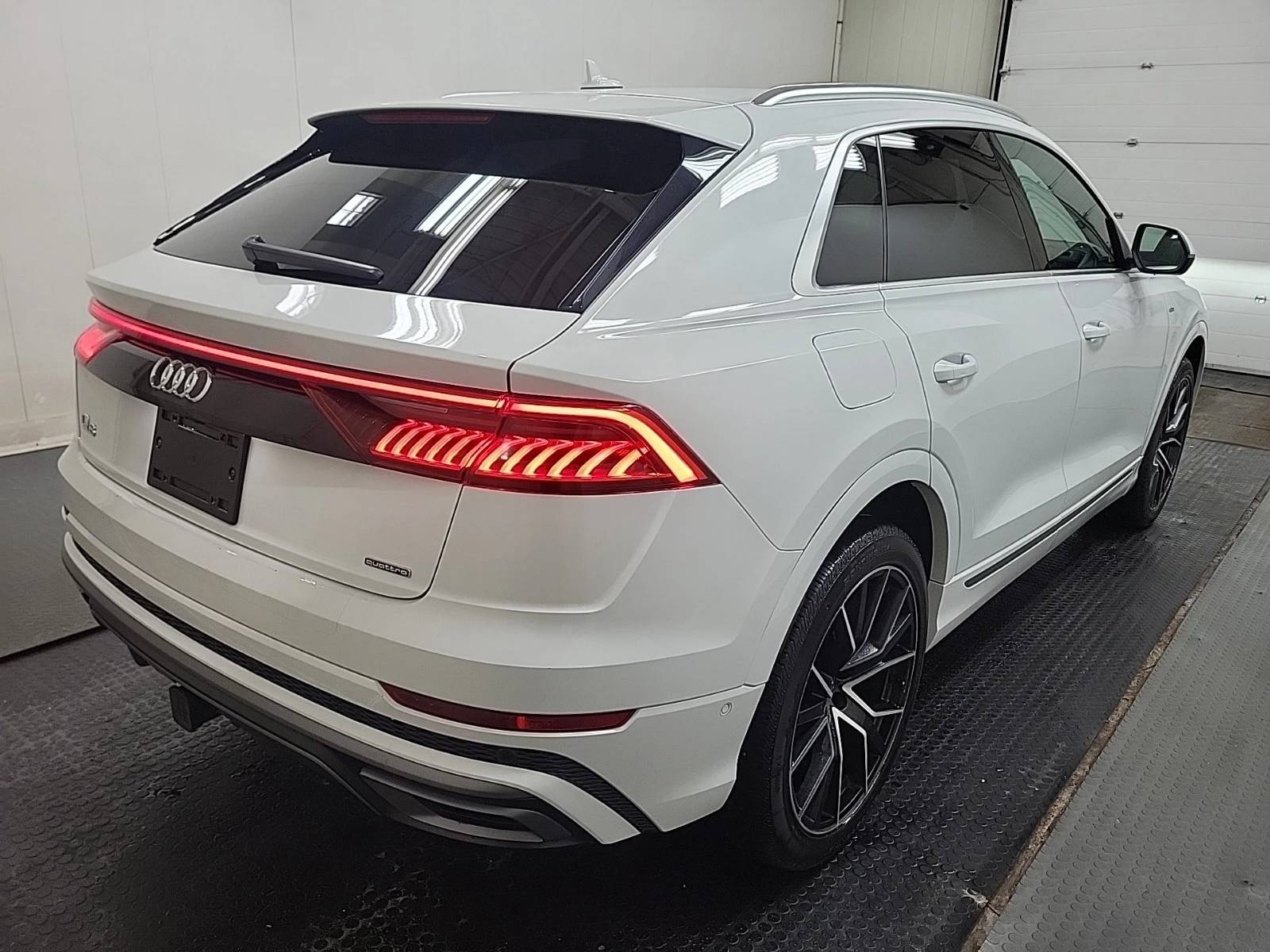 Audi Q8 55 TFSI Technik S LINE - изображение 6