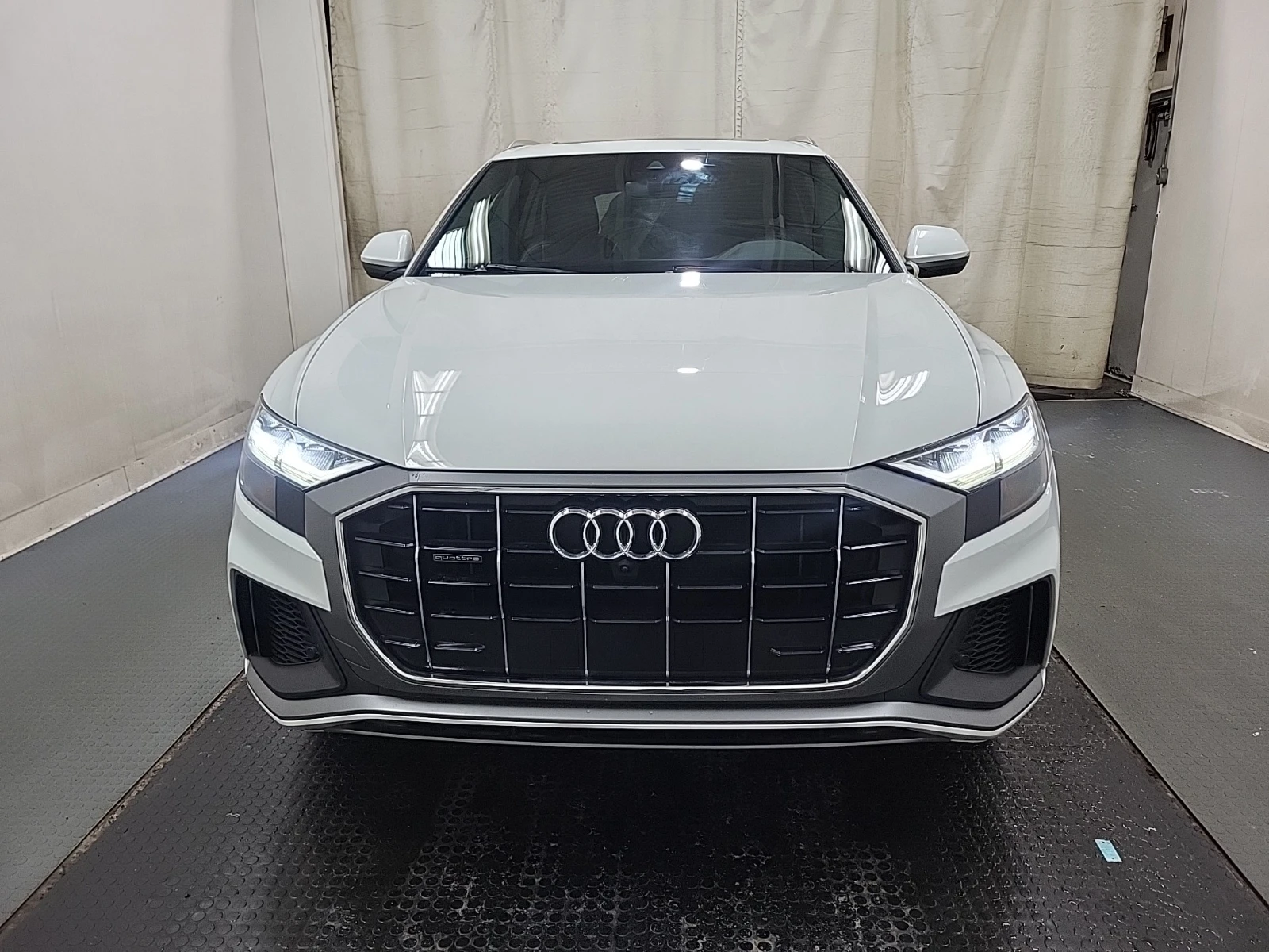 Audi Q8 55 TFSI Technik S LINE - изображение 2