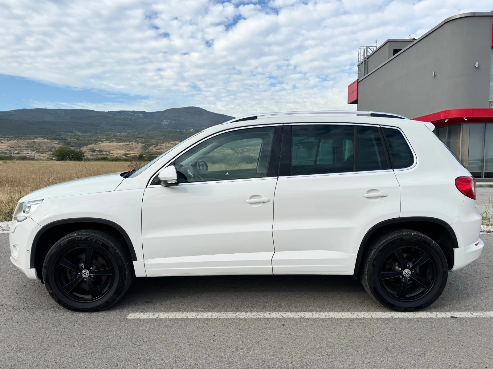 VW Tiguan 2.0 TDI 4X4 / ABT / FACE / NAVI / PANORAMA / XENON - изображение 4