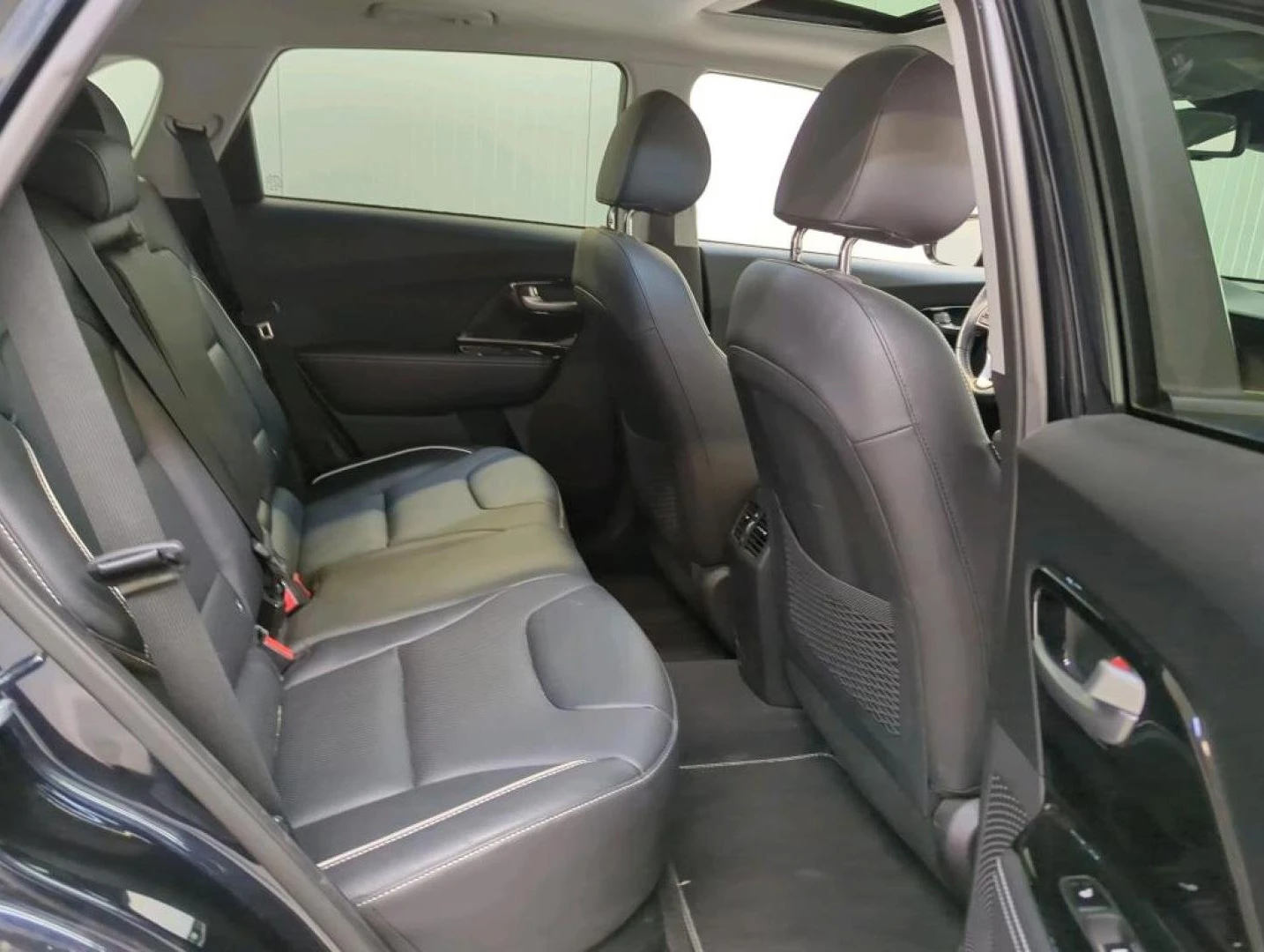 Kia Niro EV 64kWh ExecutiveLine+ full electric 204PS - изображение 6