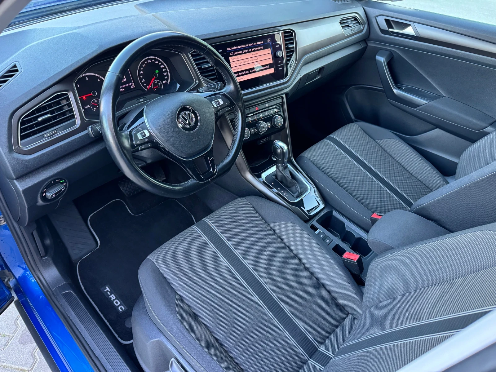 VW T-Roc Автомат, Нави, 2.0Tdi-150к.с, Камера, Подгрев, снимка 8 - Автомобили и джипове - 54151668