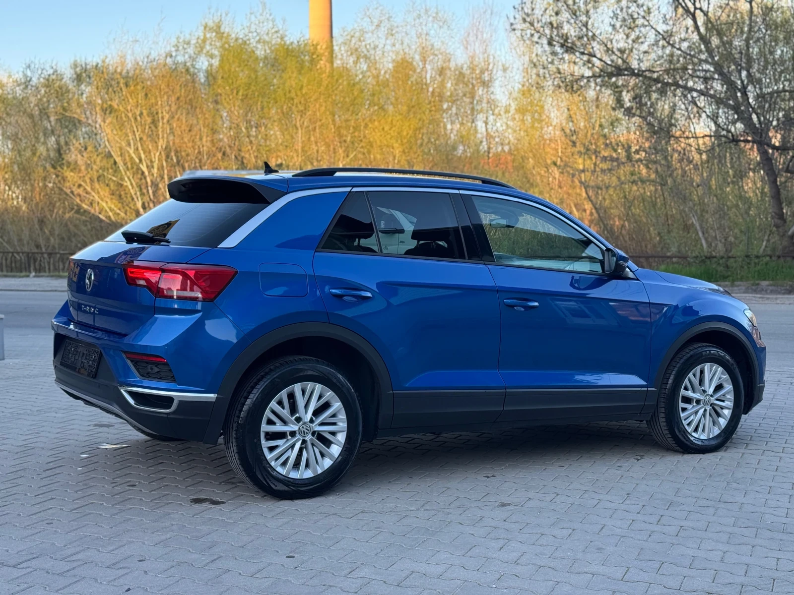 VW T-Roc Автомат, Нави, 2.0Tdi-150к.с, Камера, Подгрев, снимка 4 - Автомобили и джипове - 54151668