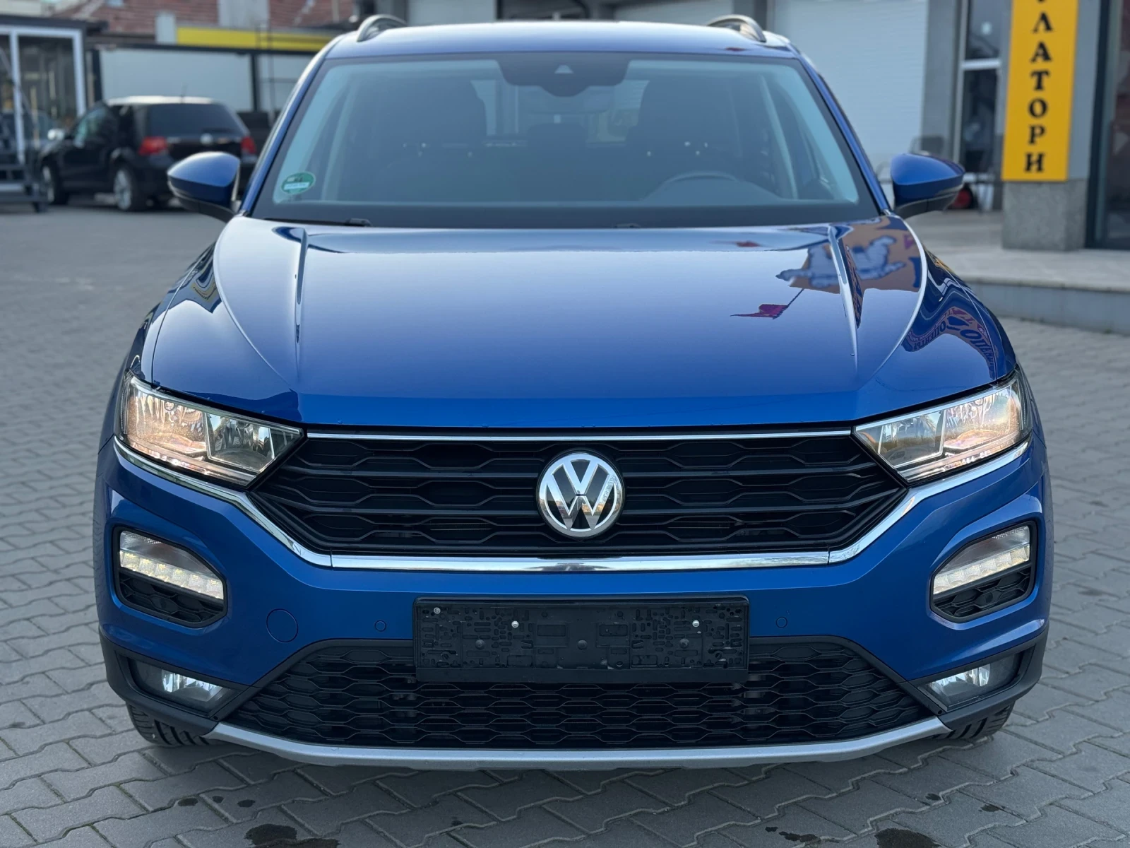 VW T-Roc Автомат, Нави, 2.0Tdi-150к.с, Камера, Подгрев, снимка 2 - Автомобили и джипове - 54151668