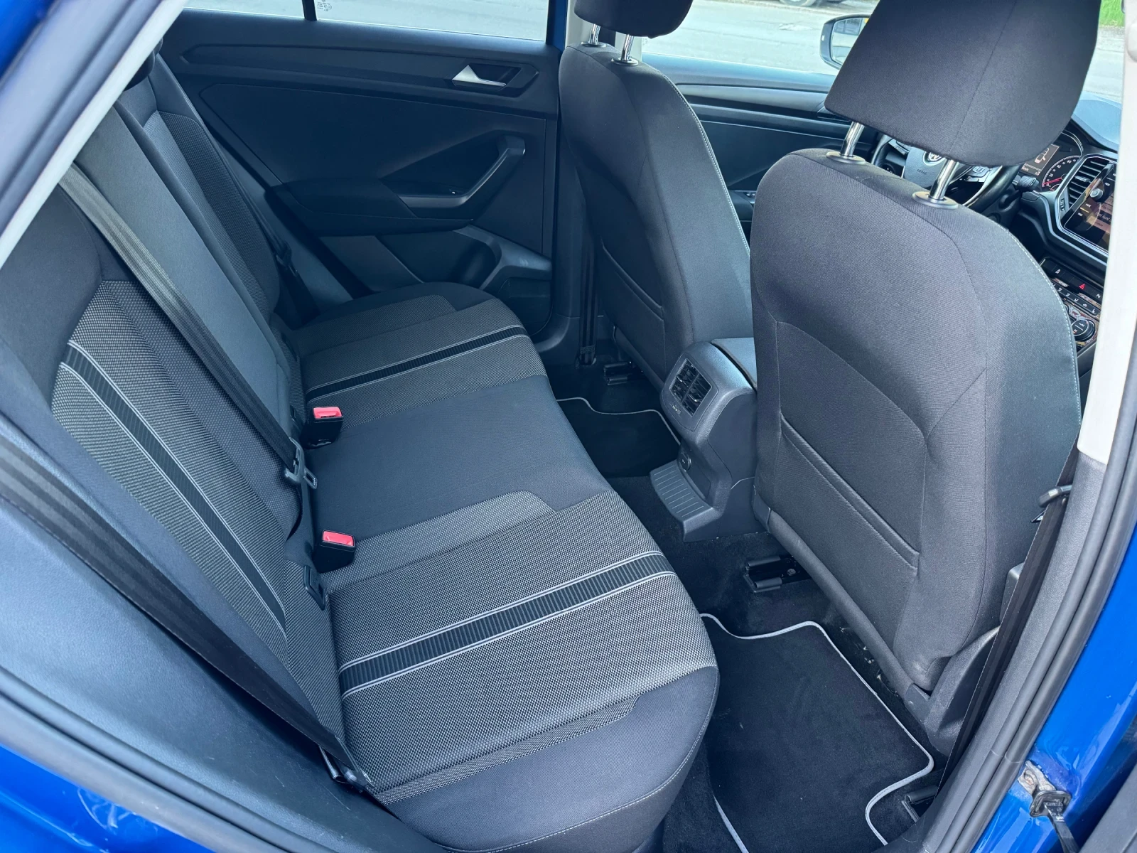 VW T-Roc Автомат, Нави, 2.0Tdi-150к.с, Камера, Подгрев, снимка 10 - Автомобили и джипове - 54151668