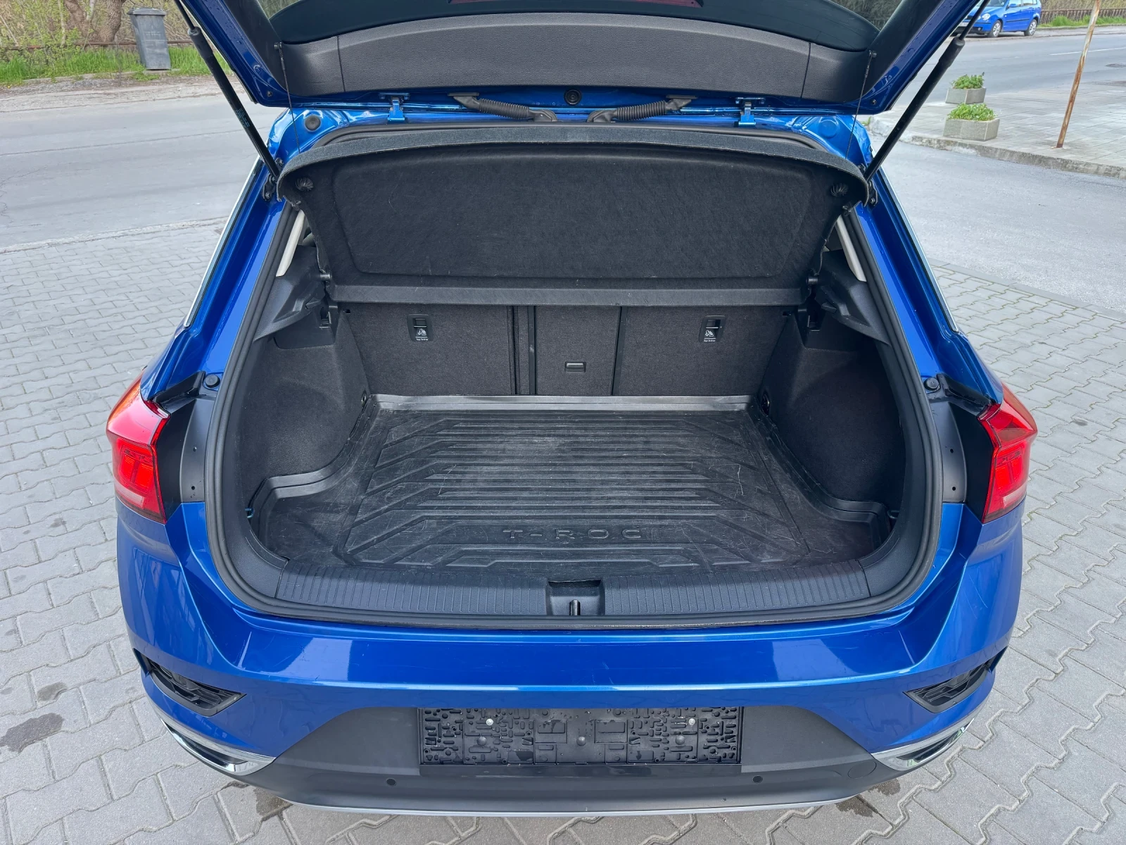 VW T-Roc Автомат, Нави, 2.0Tdi-150к.с, Камера, Подгрев, снимка 14 - Автомобили и джипове - 54151668