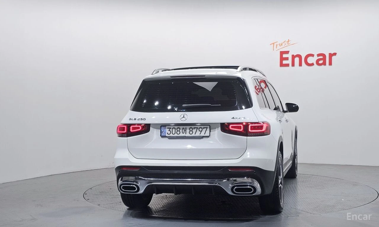 Mercedes-Benz GLB 250 4MATIC/AMG LINE/LANE DEPARTURE/DRIVER ASSIST, снимка 4 - Автомобили и джипове - 54418884