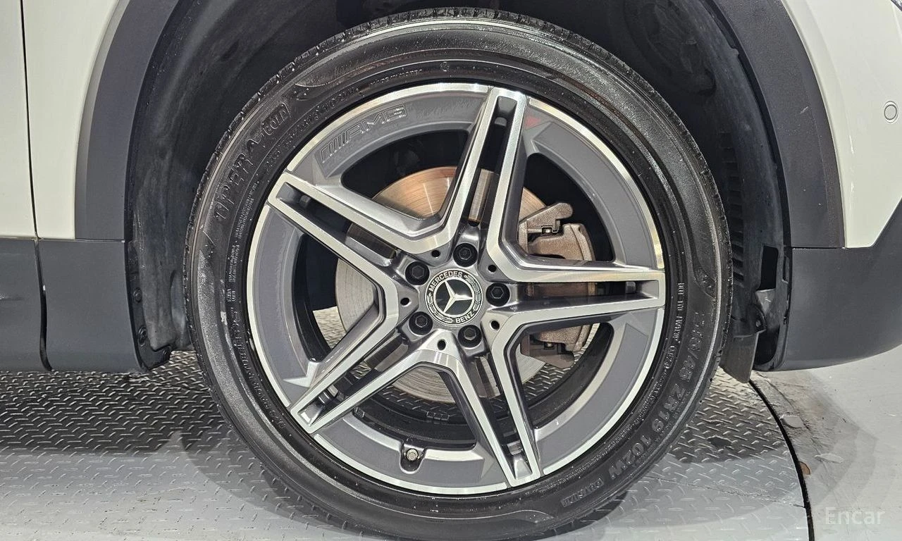 Mercedes-Benz GLB 250 4MATIC/AMG LINE/LANE DEPARTURE/DRIVER ASSIST, снимка 5 - Автомобили и джипове - 54418884