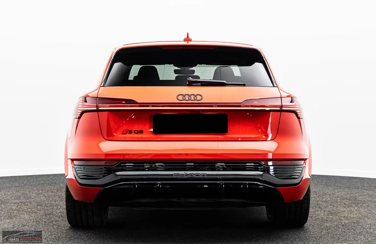 Audi SQ8 e-tron/503HP/BLACK/MATRIX/PANO/360/B&O/HUD/369q, снимка 4 - Автомобили и джипове - 54776533