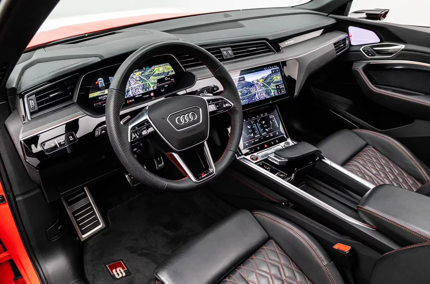 Audi SQ8 e-tron/503HP/BLACK/MATRIX/PANO/360/B&O/HUD/369q, снимка 6 - Автомобили и джипове - 54776533