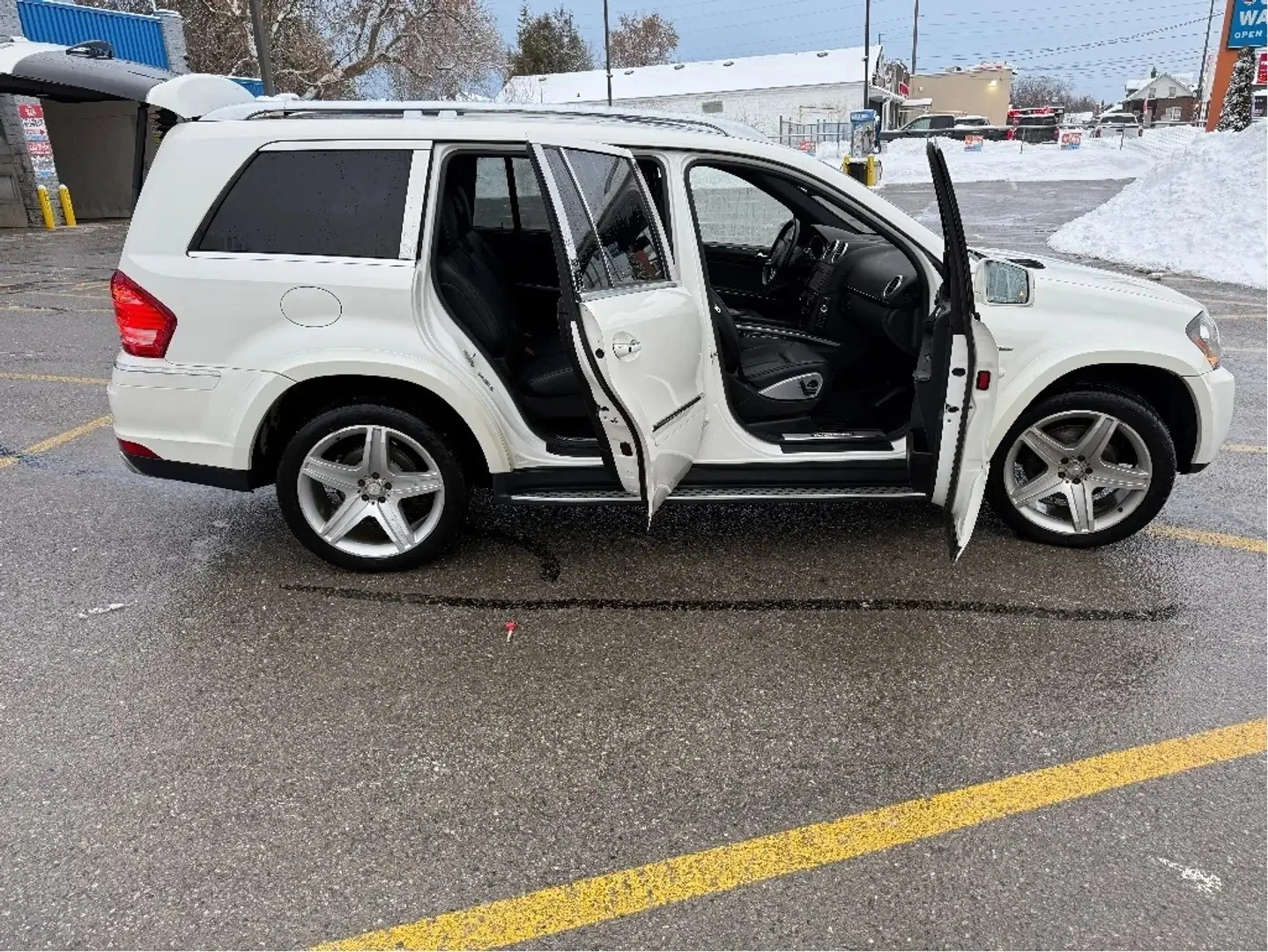 Mercedes-Benz GL 550 ОБДУХВАНЕ* МЪРТВА ТОЧКА* КАМЕРА* ЕКРАНИ* КОЖА* , снимка 15 - Автомобили и джипове - 54810684
