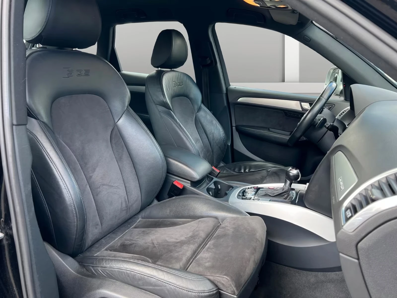Audi SQ5 Competition3.0TDI/326кс/quattro| S-Line| Standheiz, снимка 8 - Автомобили и джипове - 55100665