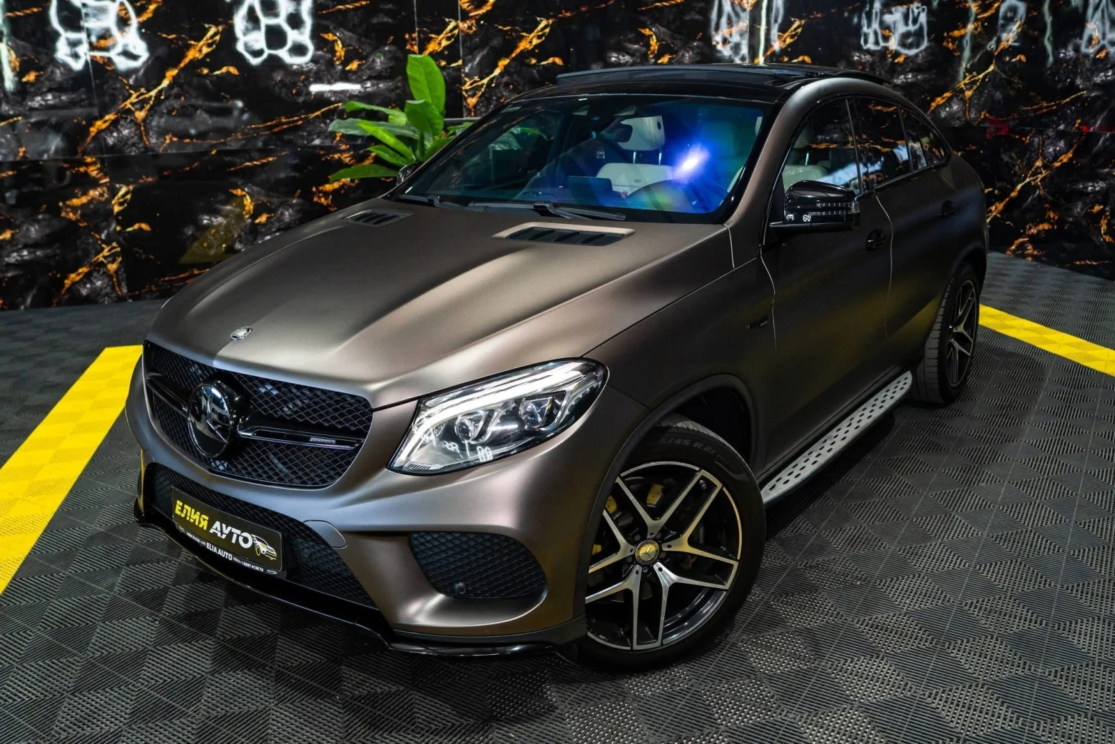 Mercedes-Benz GLE 43 AMG COUPE LED DESIGNO ПАНО H&K ЛИЗИНГ 100%, снимка 2 - Автомобили и джипове - 55852840