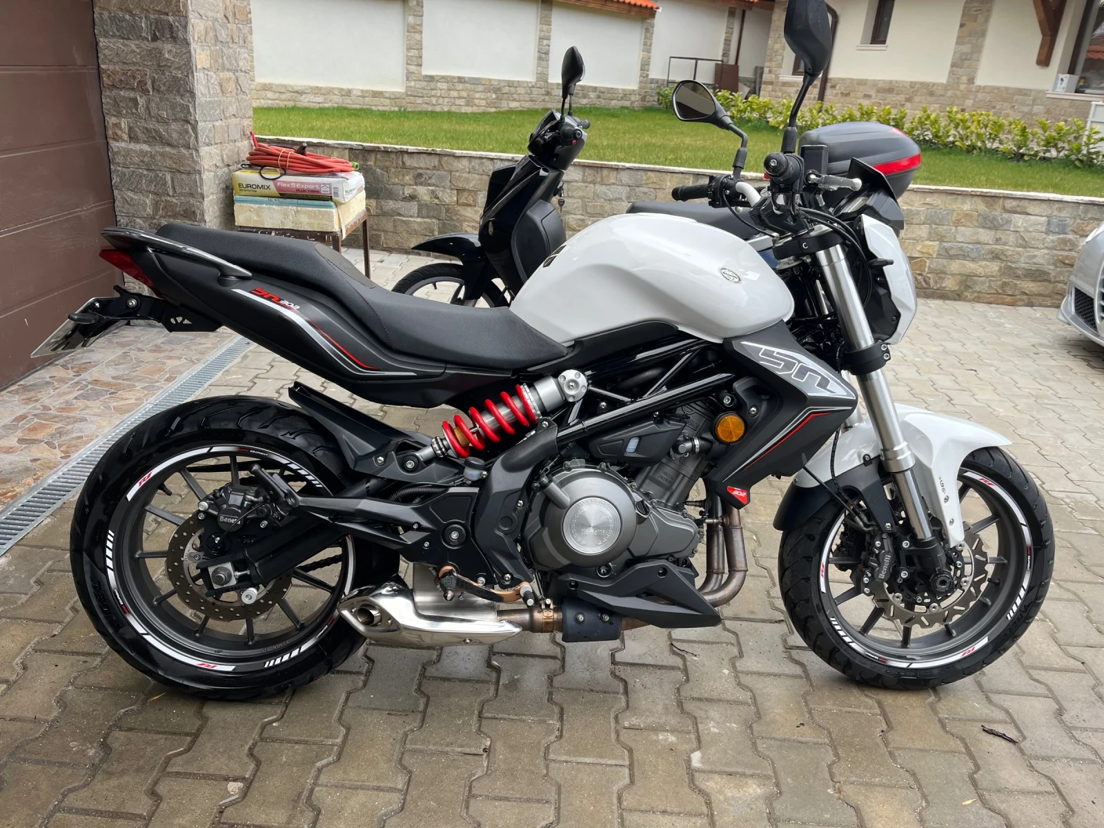 Benelli 304 302 КАТО НОВ!!!, снимка 2 - Мотоциклети и мототехника - 50380645