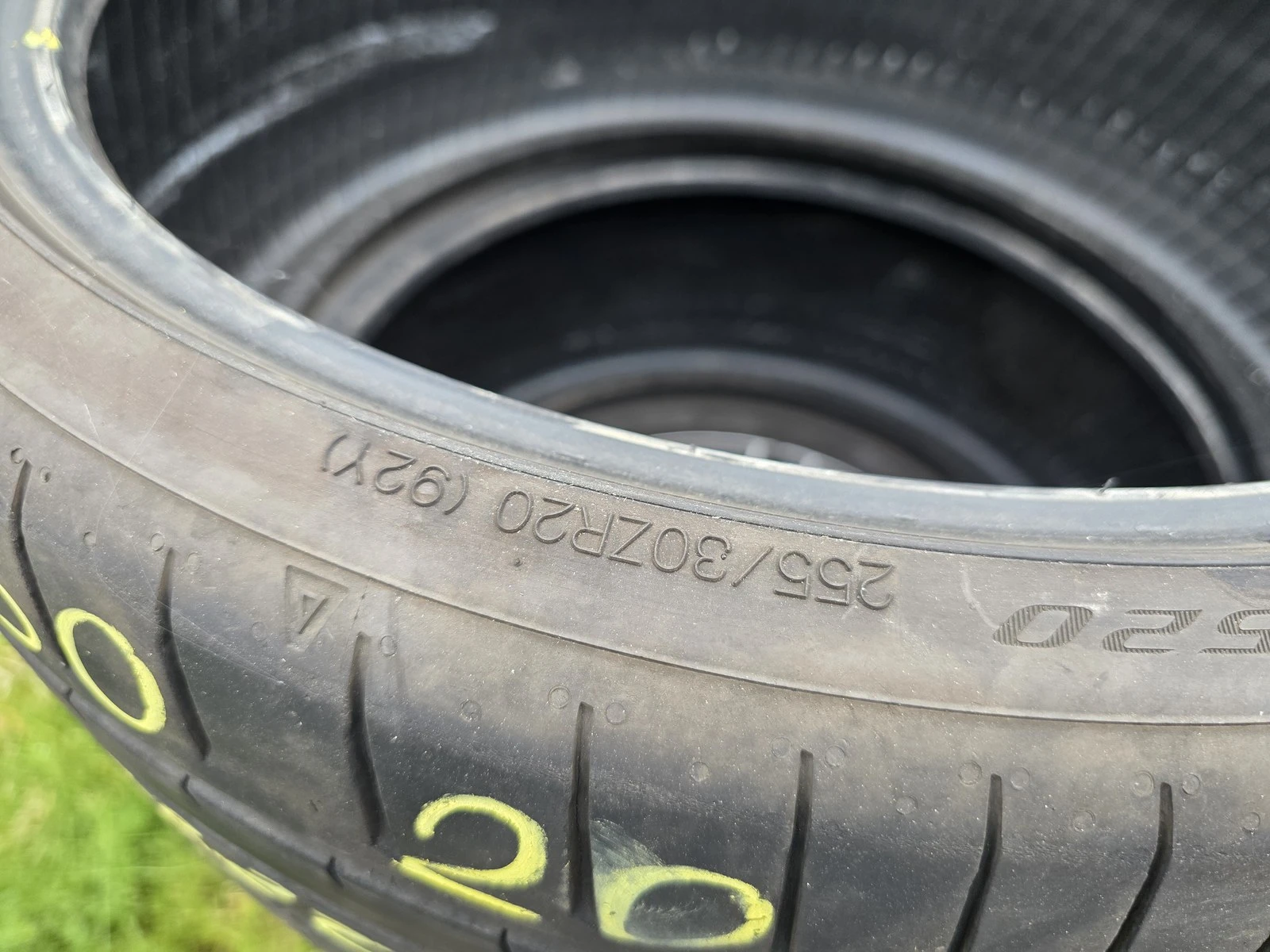 Гуми Летни 255/30R20, снимка 7 - Гуми и джанти - 56664447
