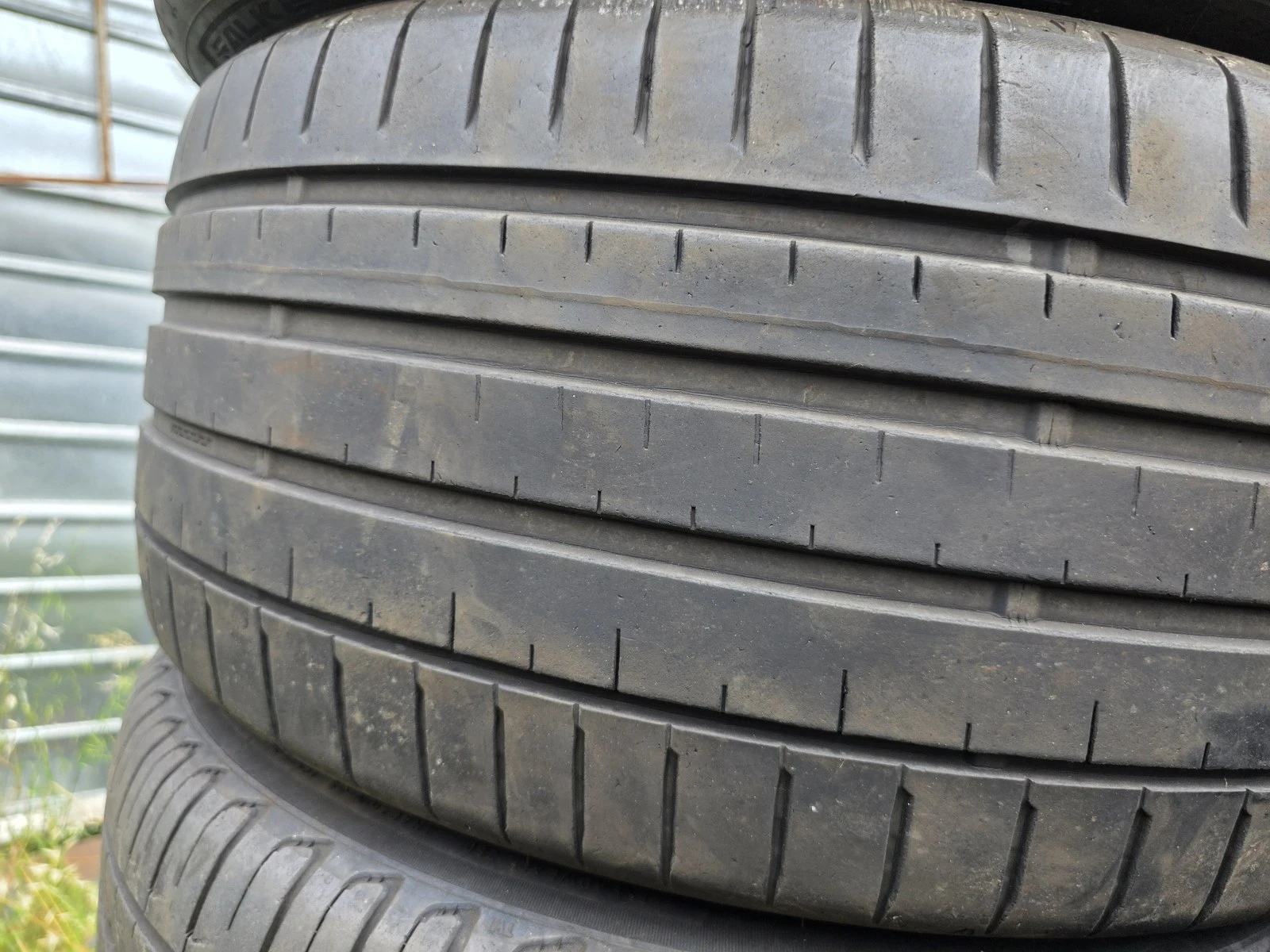 Гуми Летни 255/30R20, снимка 2 - Гуми и джанти - 56664447