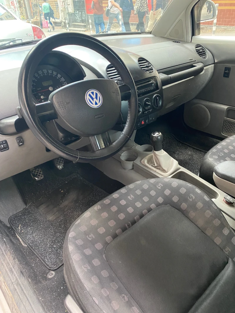 VW New beetle 1.6 бензин, снимка 3 - Автомобили и джипове - 47453391