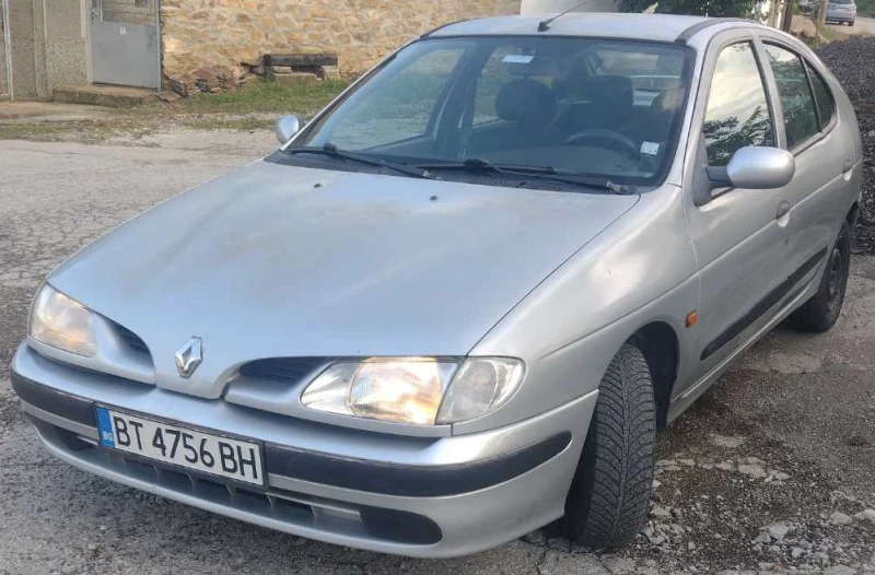 Renault Megane 1600, снимка 2 - Автомобили и джипове - 47736872