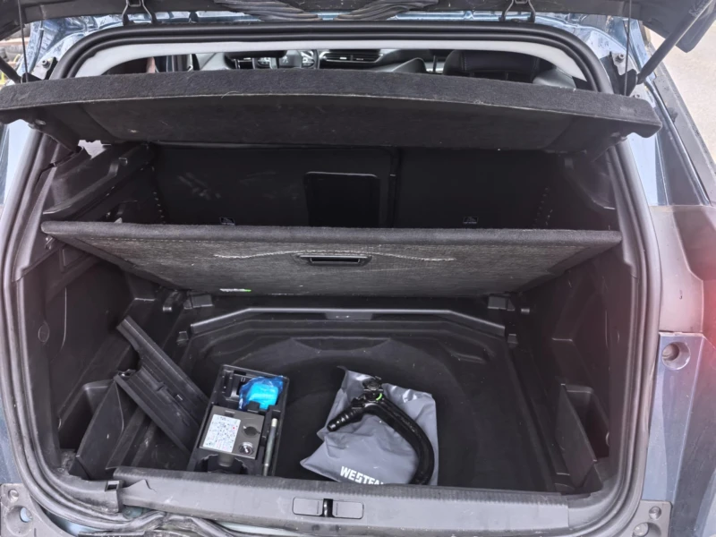 Peugeot 3008 facelift 1.2i, снимка 10 - Автомобили и джипове - 52687143