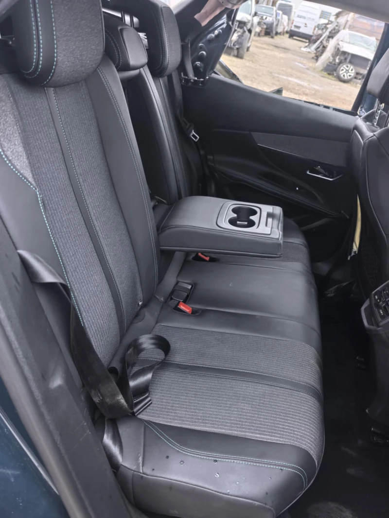 Peugeot 3008 facelift 1.2i, снимка 17 - Автомобили и джипове - 52687143