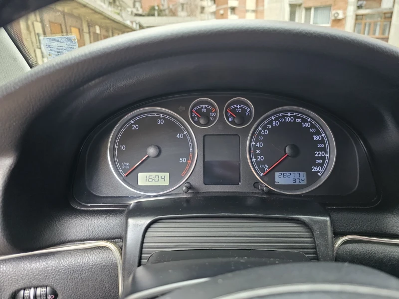 VW Passat 1.9 TDI, снимка 9 - Автомобили и джипове - 53237001
