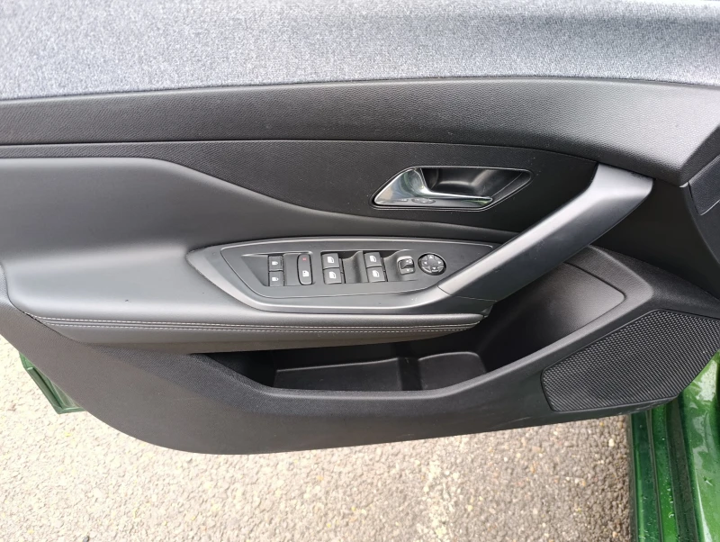Peugeot 308 1.2 ALLURE PACK 130, снимка 15 - Автомобили и джипове - 53339037