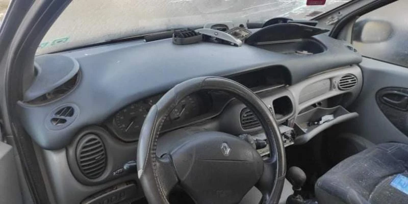 Renault Scenic 1.9 дизел на части, снимка 5 - Автомобили и джипове - 34646677