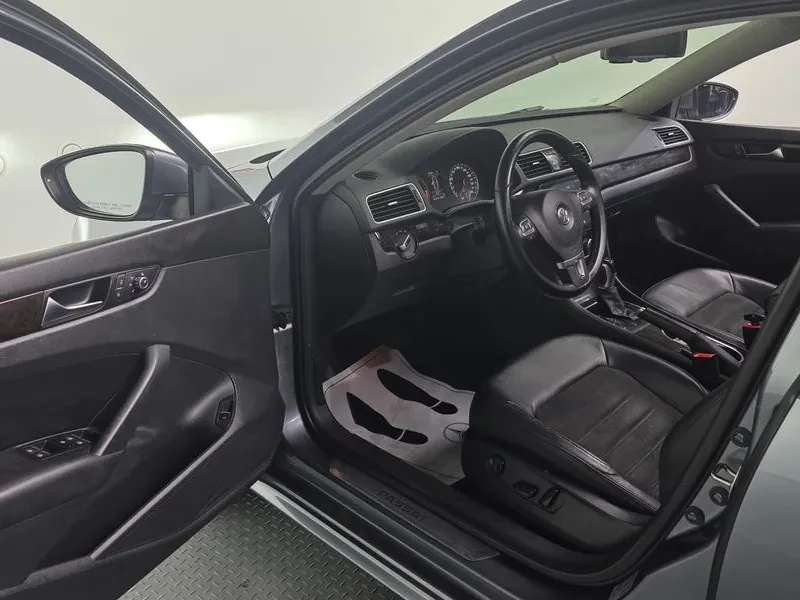 VW Passat 2.0 TDI, снимка 11 - Автомобили и джипове - 54298579