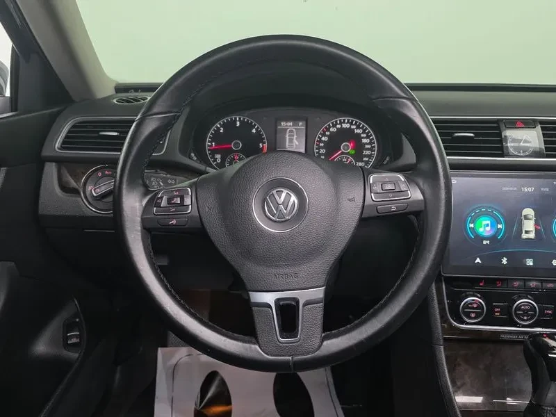 VW Passat 2.0 TDI, снимка 13 - Автомобили и джипове - 54298579