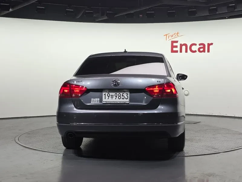 VW Passat 2.0 TDI, снимка 4 - Автомобили и джипове - 54298579