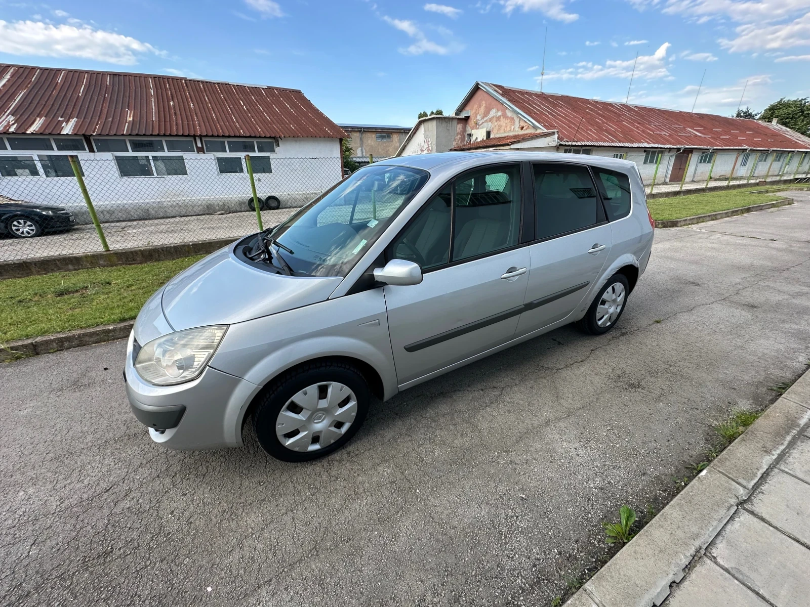 Renault Grand scenic 1.9 DCI Facelift - изображение 3