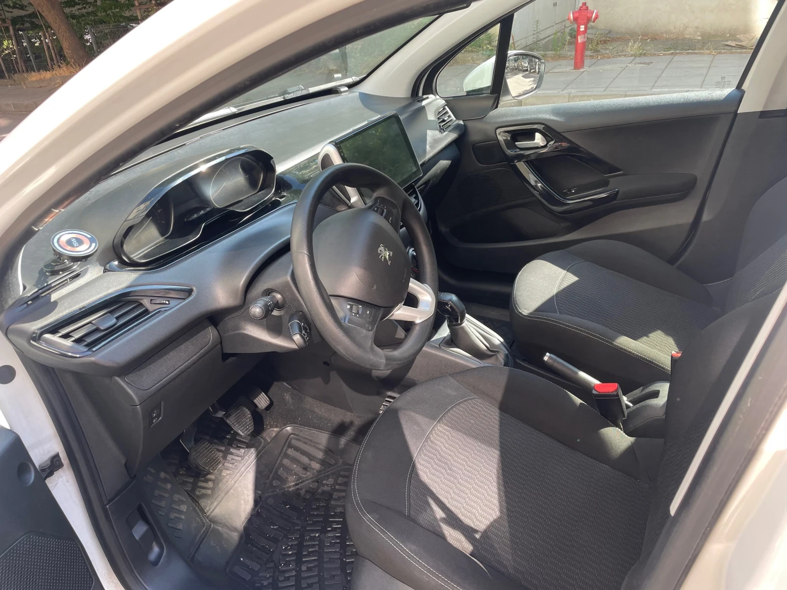 Peugeot 208 1.2 puretech - изображение 8