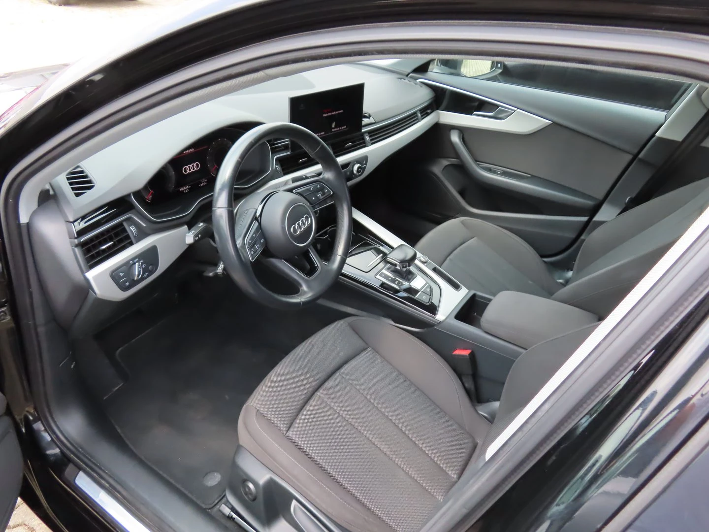 Audi A4 Limousine 30 TDI - изображение 4